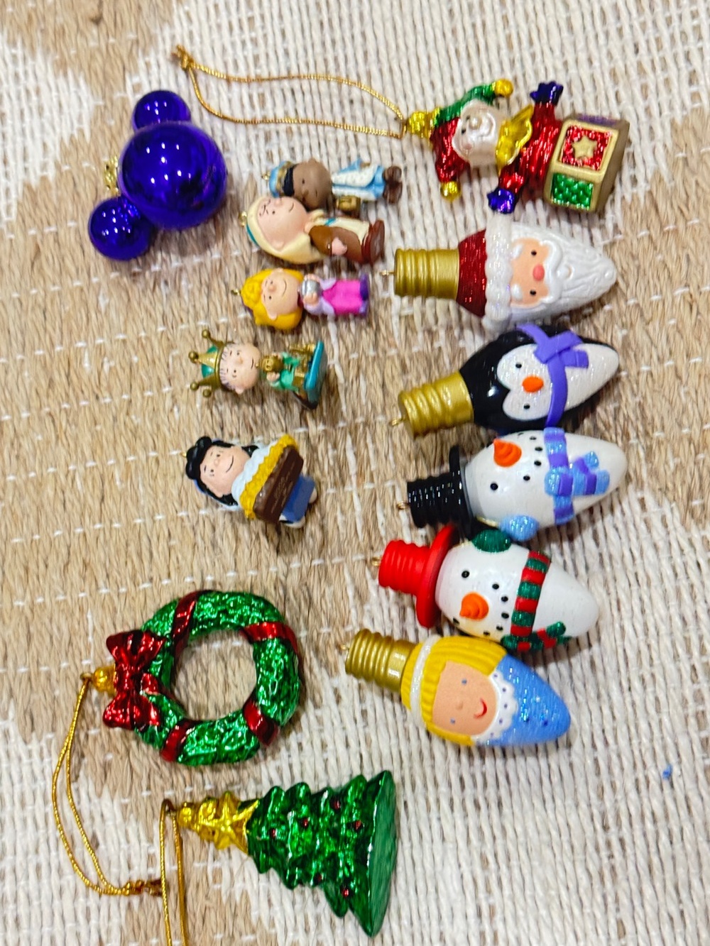 Vintage 2006 Peanuts Christmas ornaments Charlie Brown nativity scene mini tree
